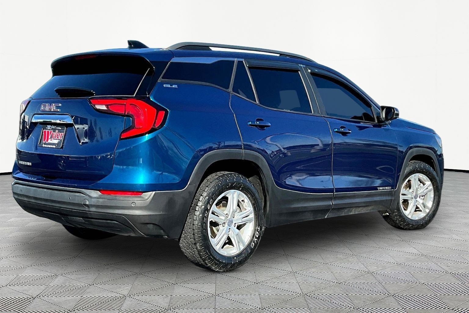 Used 2021 GMC Terrain SLE w/ Driver Convenience Package image 7