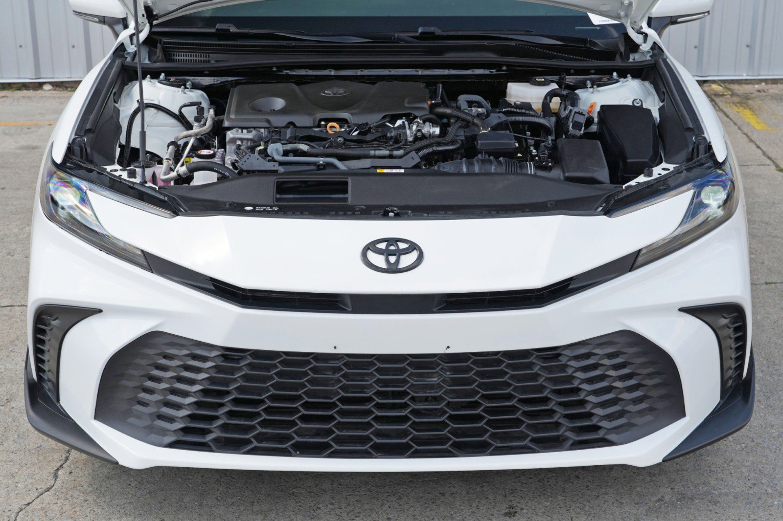 Used 2025 Toyota Camry SE image 6