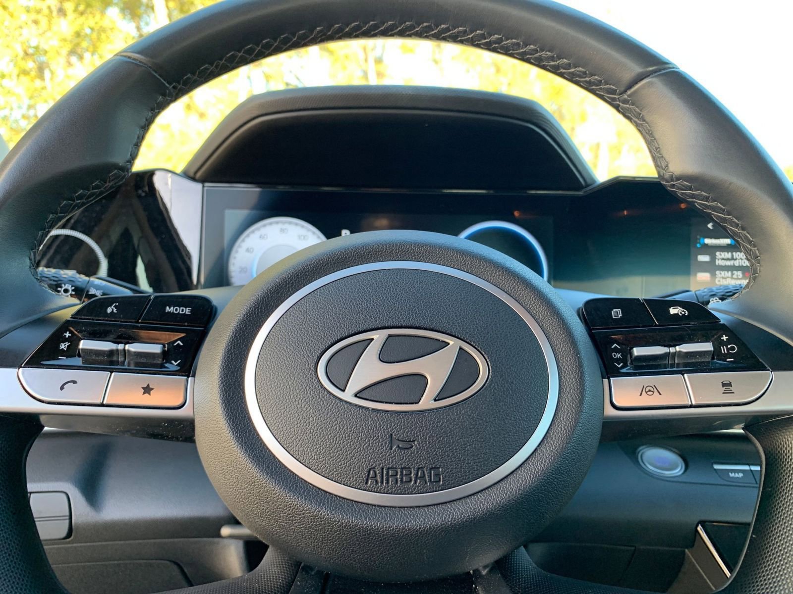 Used 2025 Hyundai Elantra SEL image 25