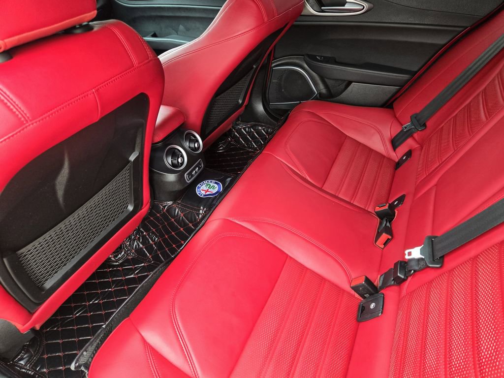 Used 2022 Alfa Romeo Giulia Veloce RWD image 29