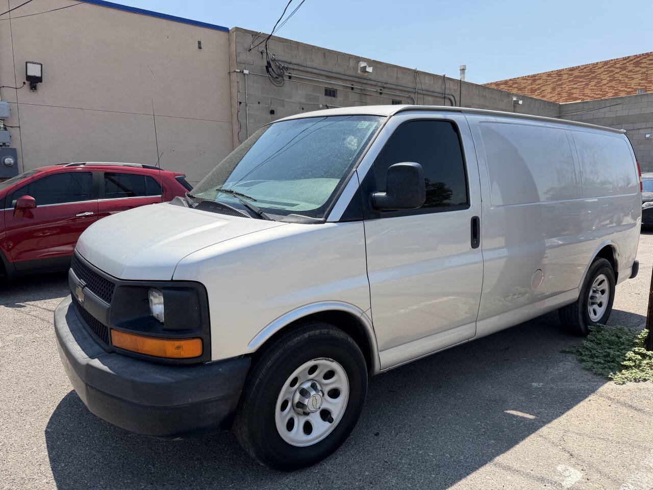 Used 2010 Chevrolet Express 1500 RWD image 4