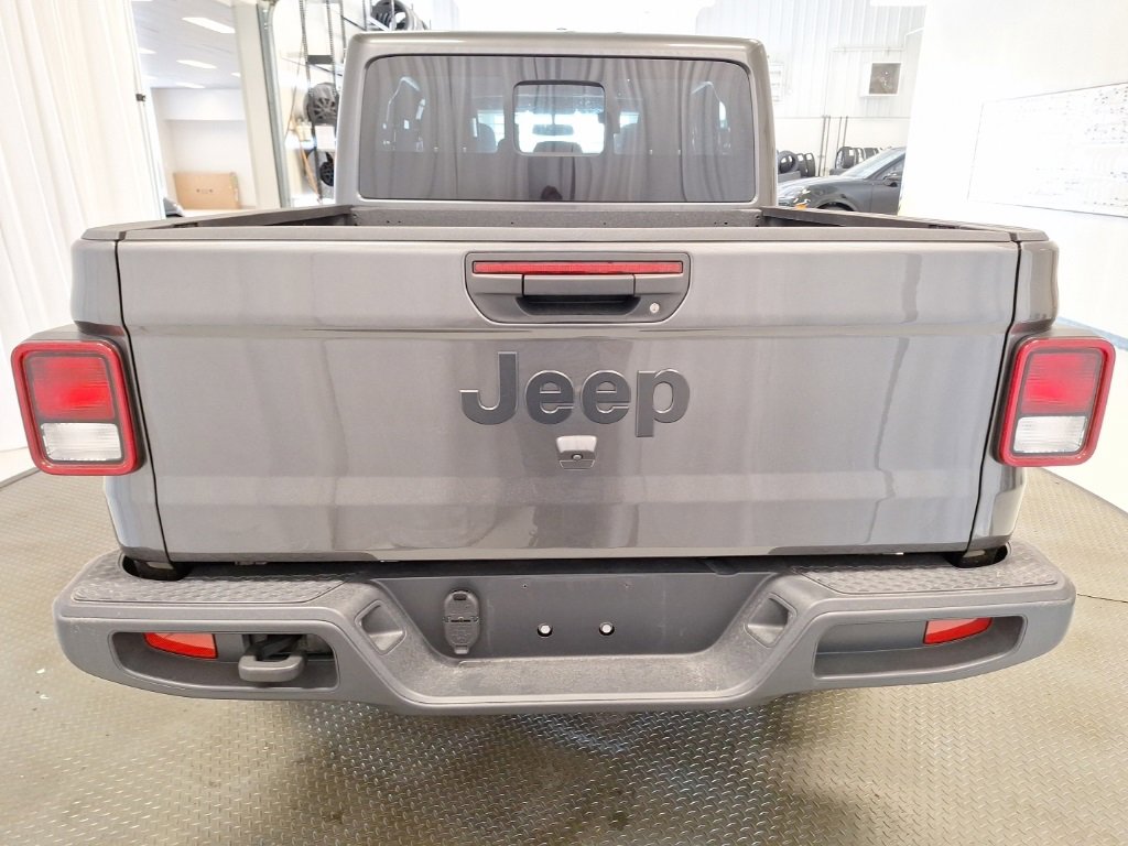 Used 2024 Jeep Gladiator Sport image 6