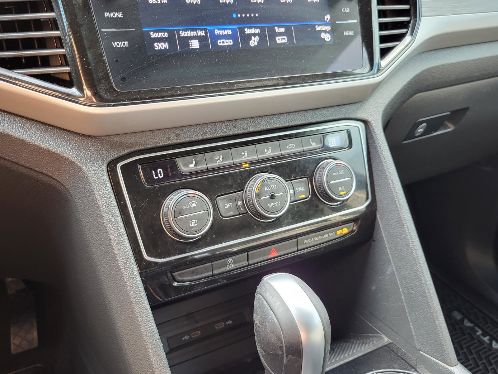 Used 2023 Volkswagen Atlas Cross Sport SE image 28