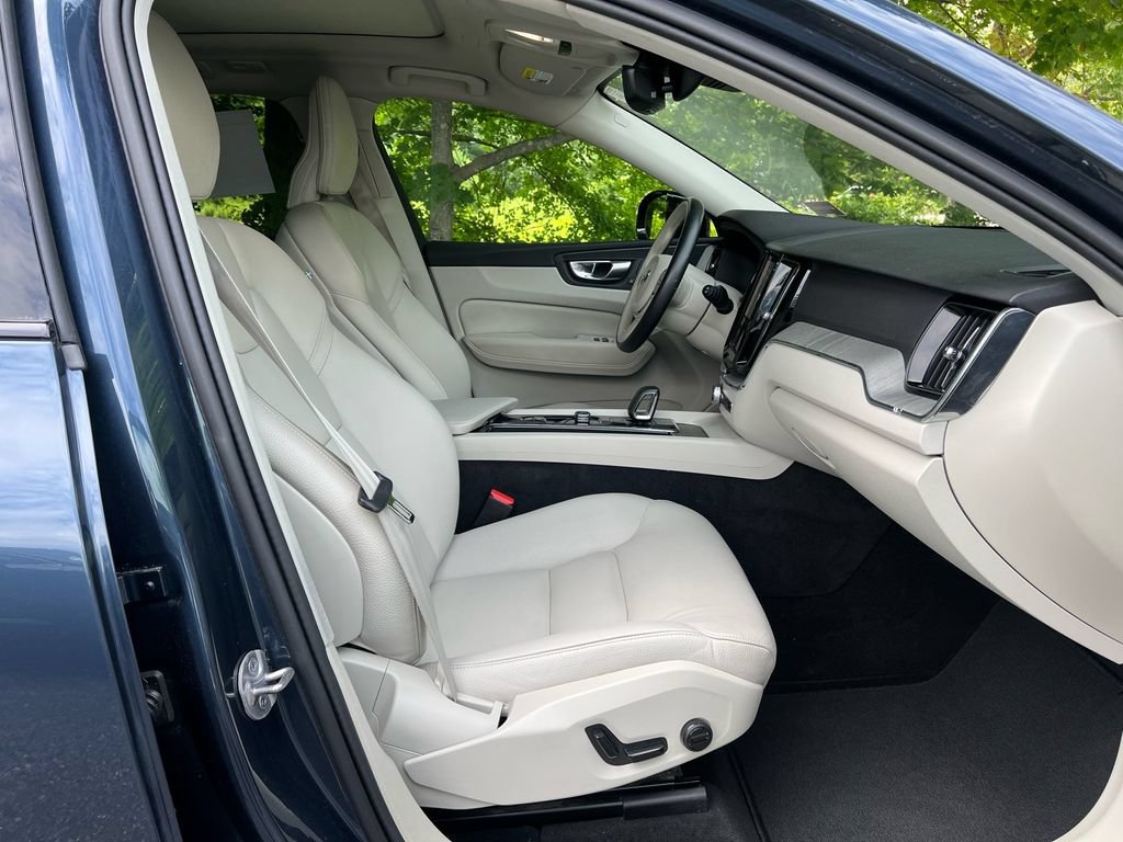 Certified 2023 Volvo XC60 B5 Plus w/ Climate Package AWD/4WD image 27