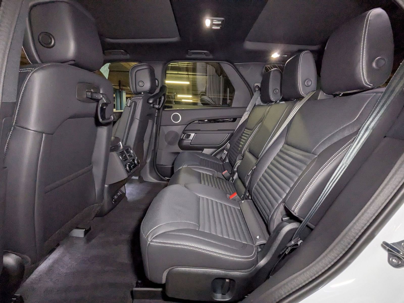 New 2025 Land Rover Discovery S image 16