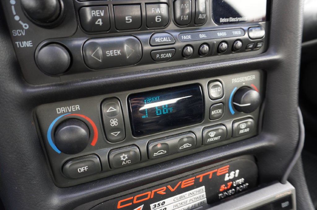 Used 2001 Chevrolet Corvette Convertible w/ Preferred Equipment Group2 RWD image 18