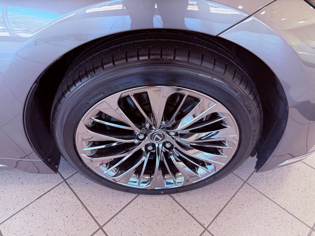 Used 2023 Lexus LS 500 w/ Accessory Package (Z2) RWD image 15