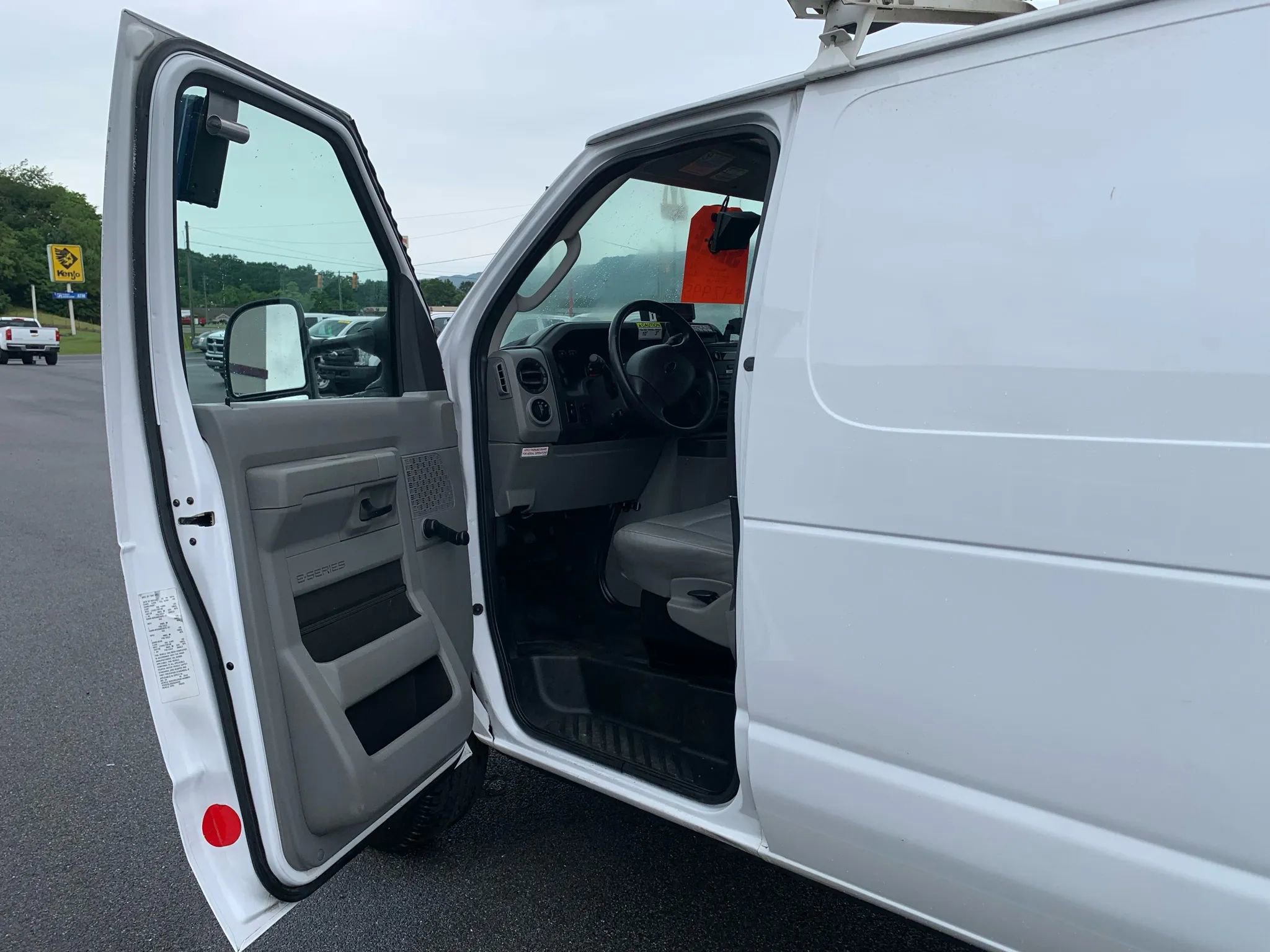 Used 2013 Ford E-350 and Econoline 350 Super Duty image 6