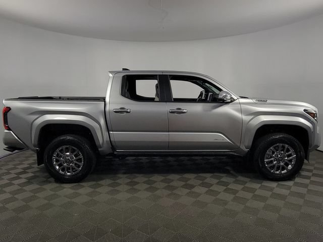 Used 2025 Toyota Tacoma Limited AWD/4WD image 9