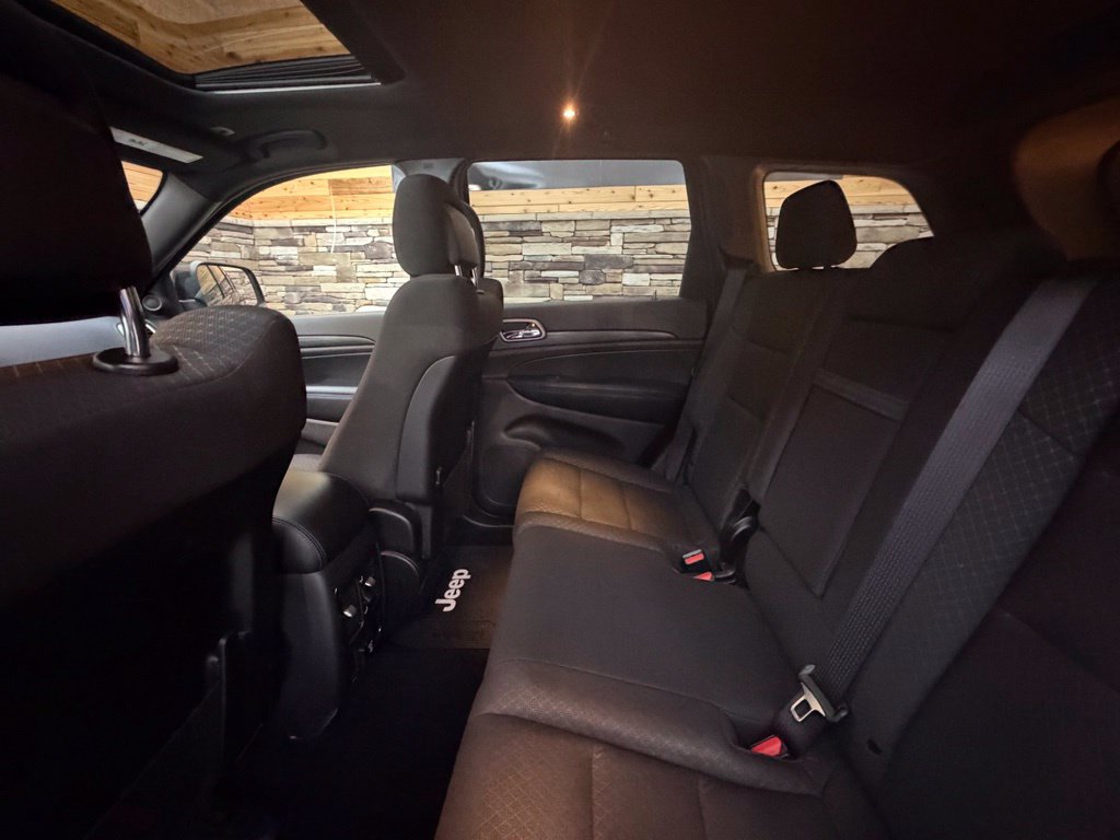 Used 2020 Jeep Grand Cherokee Laredo AWD/4WD image 46