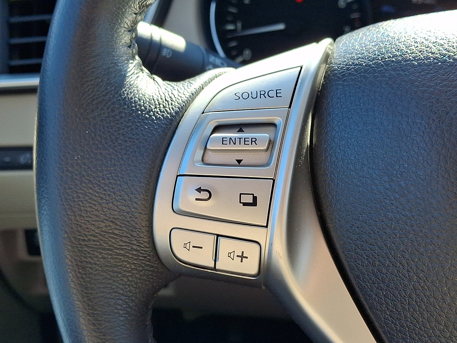 Used 2016 Nissan Rogue SL AWD/4WD image 22