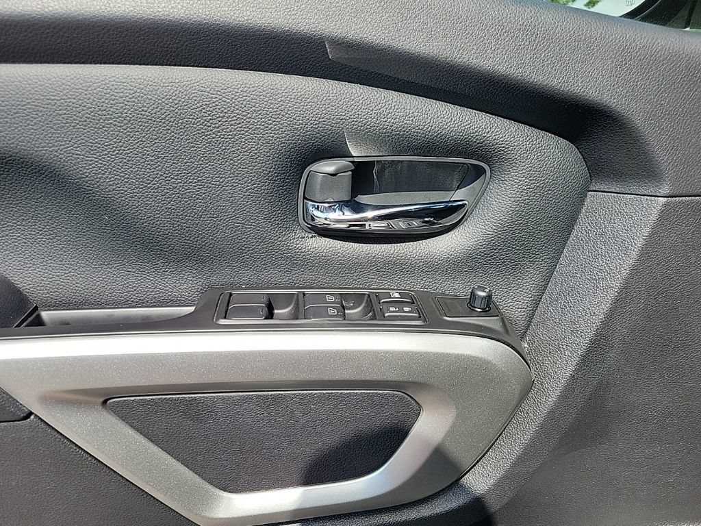 Used 2024 Nissan Titan SV AWD/4WD image 11