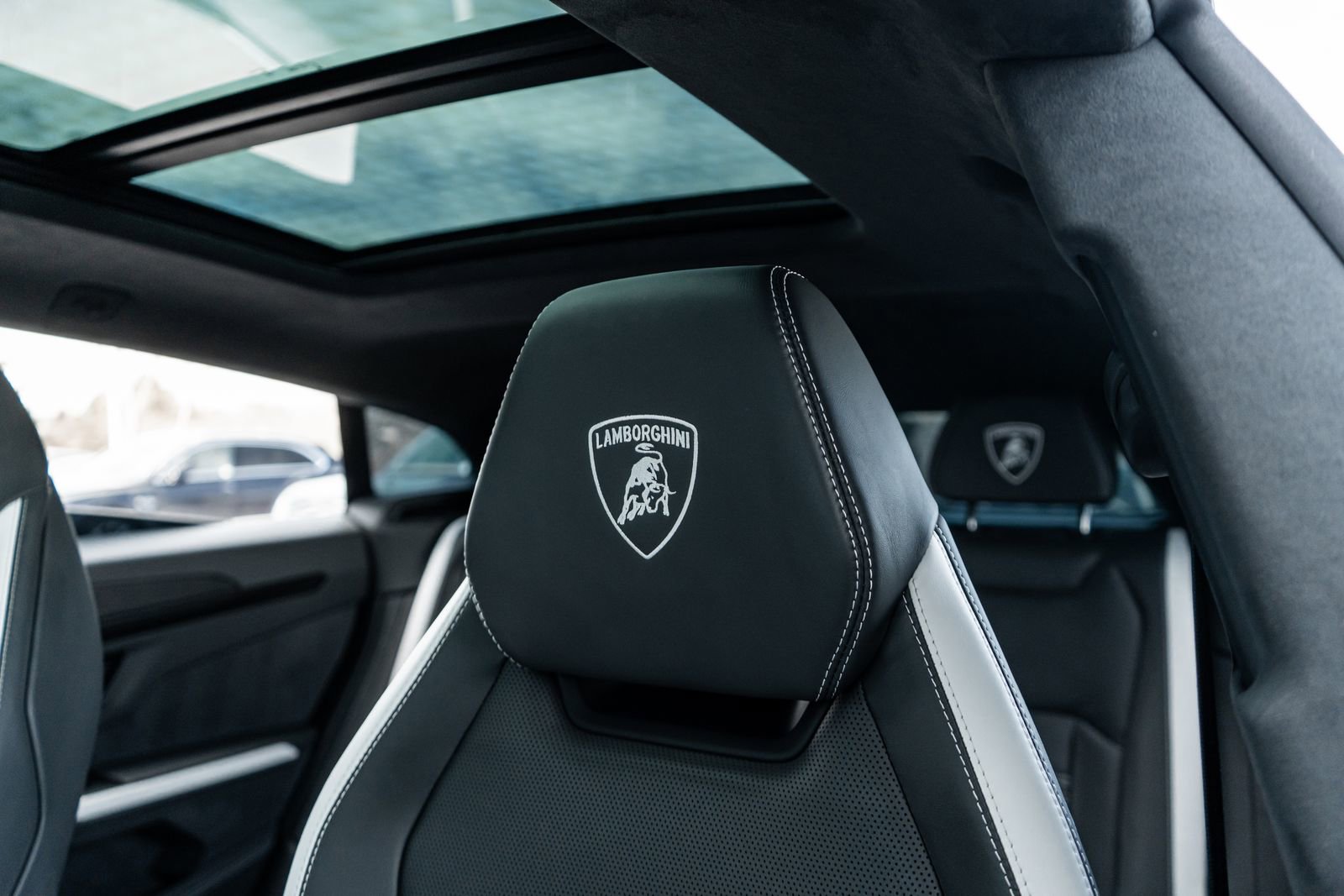 Used 2025 Lamborghini Urus SE image 29