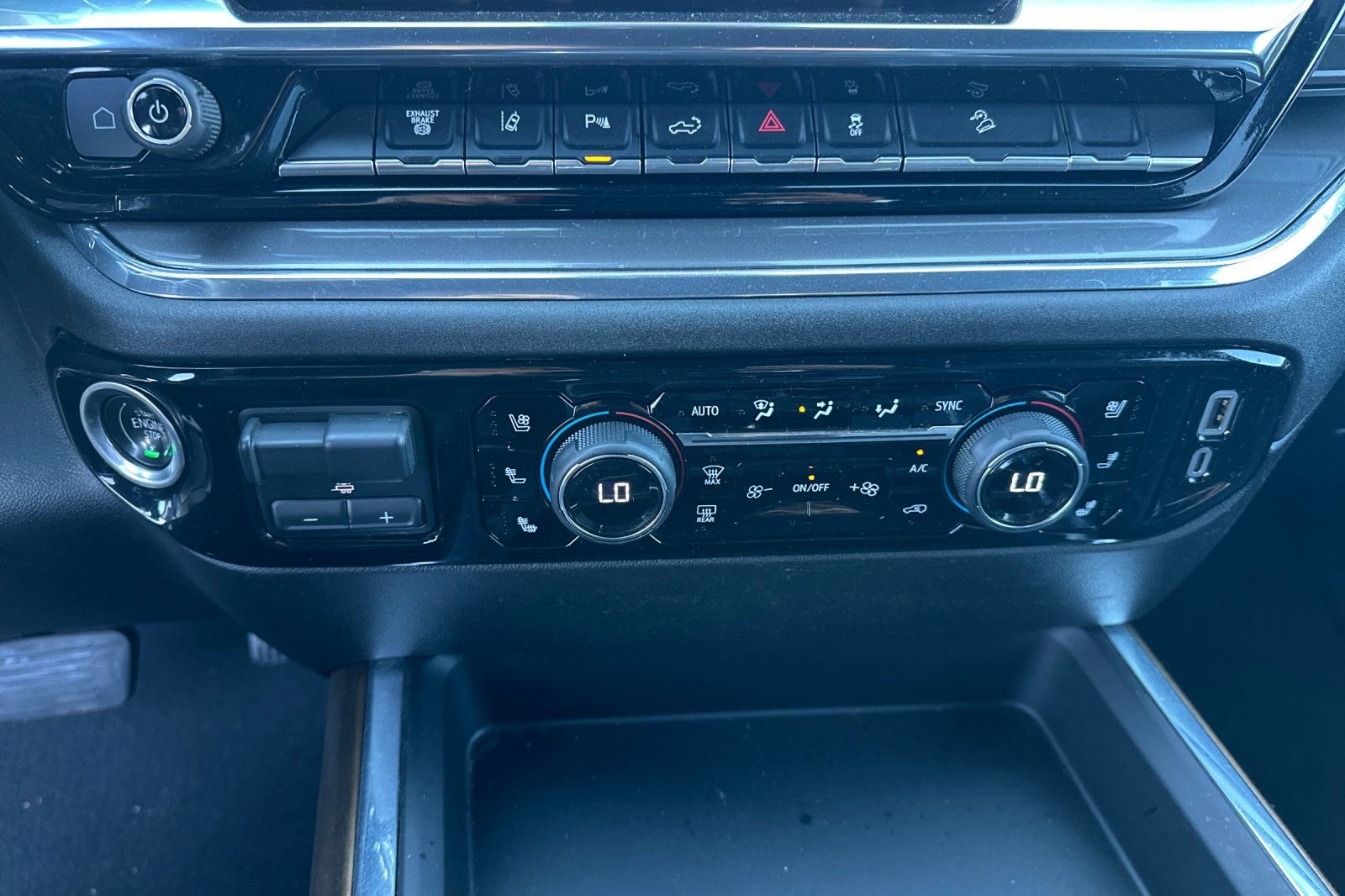 Used 2024 Chevrolet Silverado 3500 High Country w/ Technology Package image 25