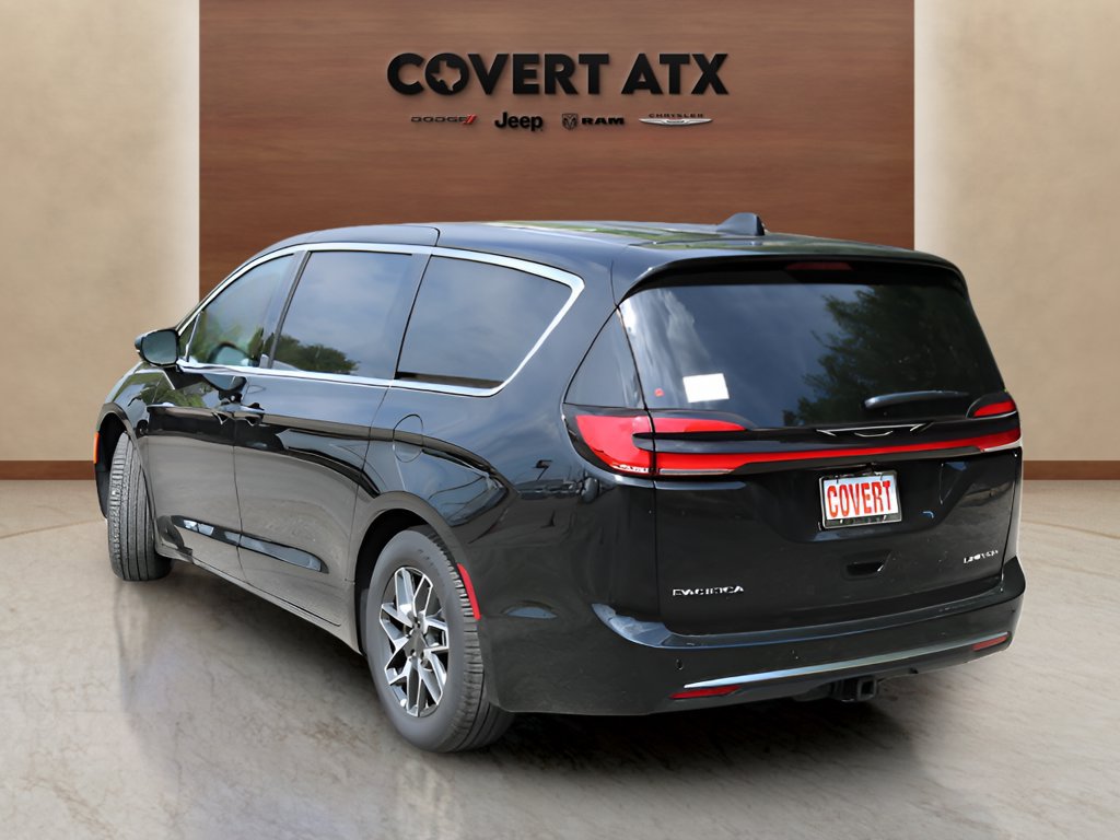 New 2027 Chrysler Pacifica Limited FWD image 3