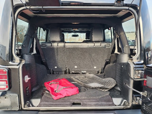 Used 2016 Jeep Wrangler Unlimited Rubicon image 17