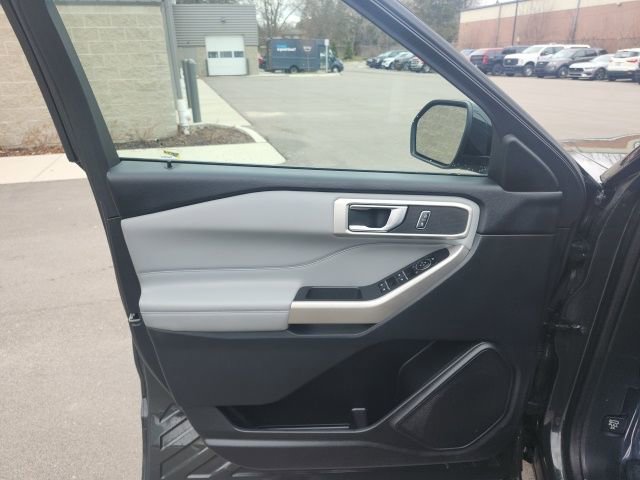 Used 2022 Ford Explorer XLT w/ Equipment Group 202A image 22