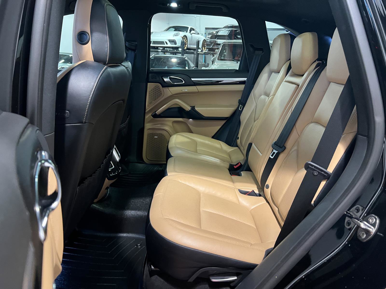 Used 2016 Porsche Cayenne S AWD/4WD image 29