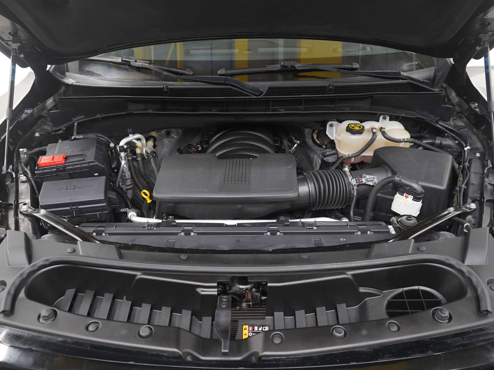 Used 2023 GMC Yukon XL SLE image 33