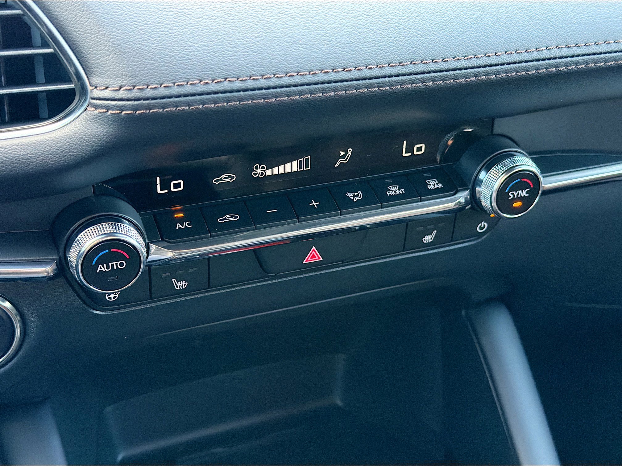 New 2026 MAZDA MAZDA3 Hatchback w/Premium Plus Pkg image 33