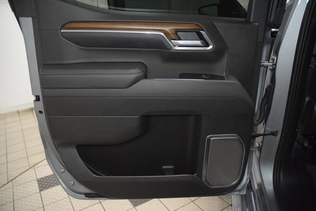 Used 2026 Chevrolet Silverado 1500 High Country w/ Technology Package AWD/4WD image 43