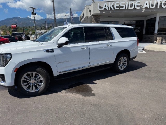 Used 2023 GMC Yukon XL SLT AWD/4WD image 6