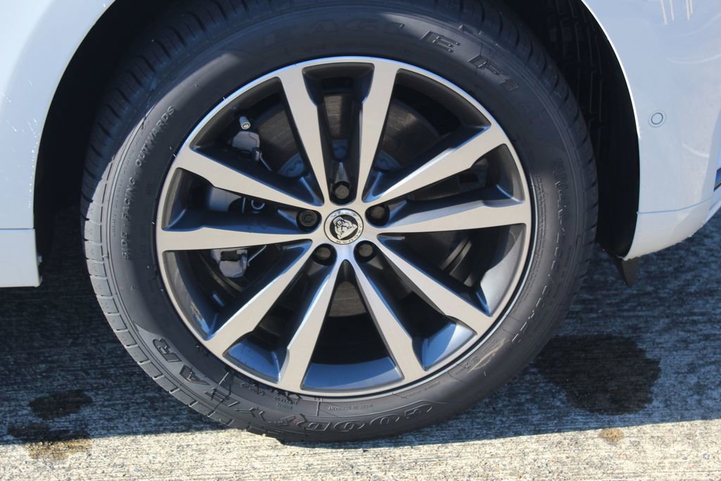 New 2026 Jaguar F-PACE R-Dynamic S AWD/4WD image 9
