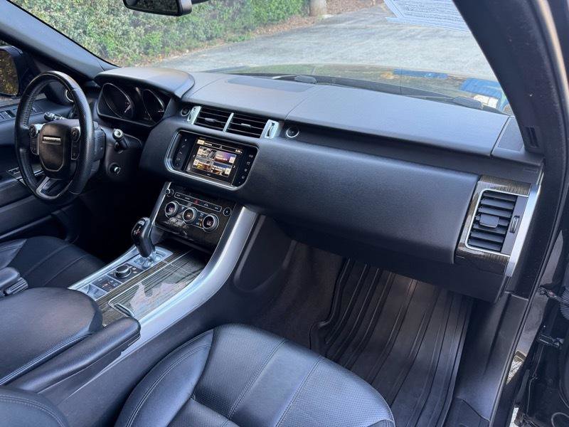 Used 2016 Land Rover Range Rover Sport SE image 26