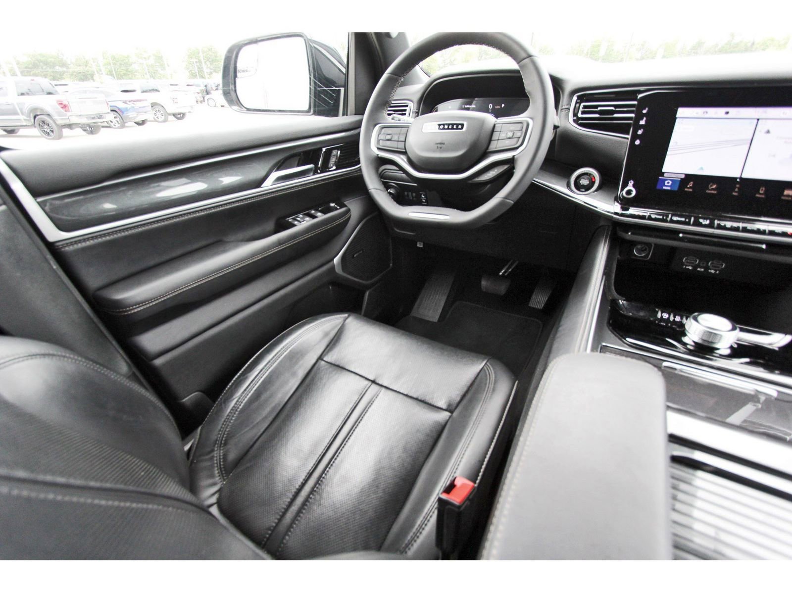 Used 2023 Jeep Wagoneer 2WD image 11