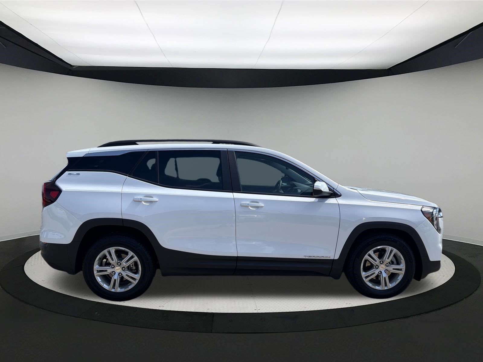 Used 2022 GMC Terrain SLE w/ Driver Convenience Package FWD image 6