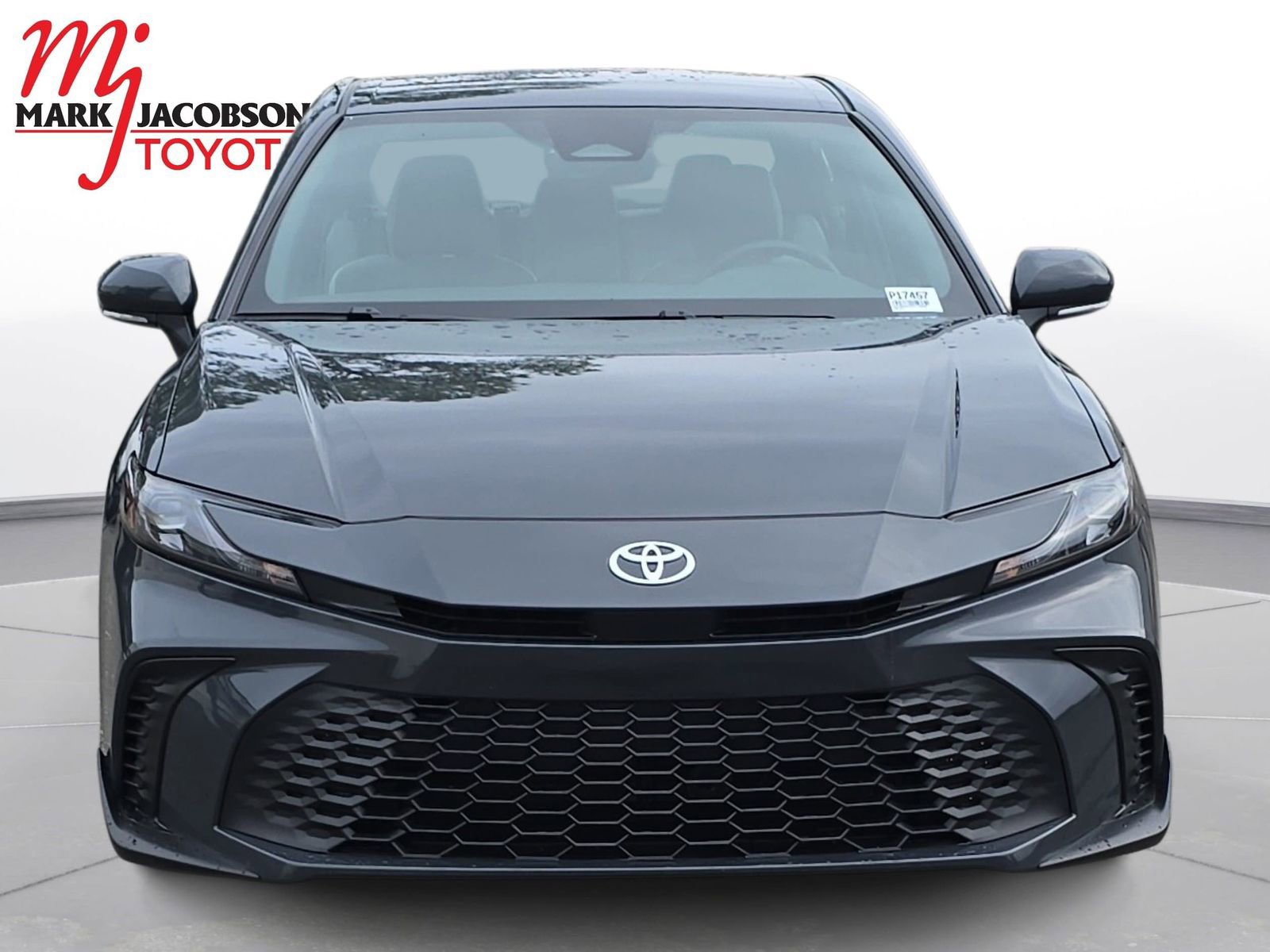 Used 2025 Toyota Camry SE image 3