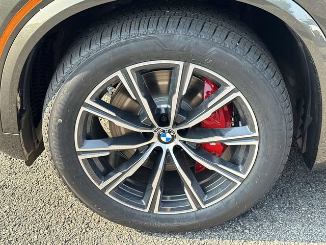 New 2026 BMW X5 xDrive40i w/ M Sport Package AWD/4WD image 7