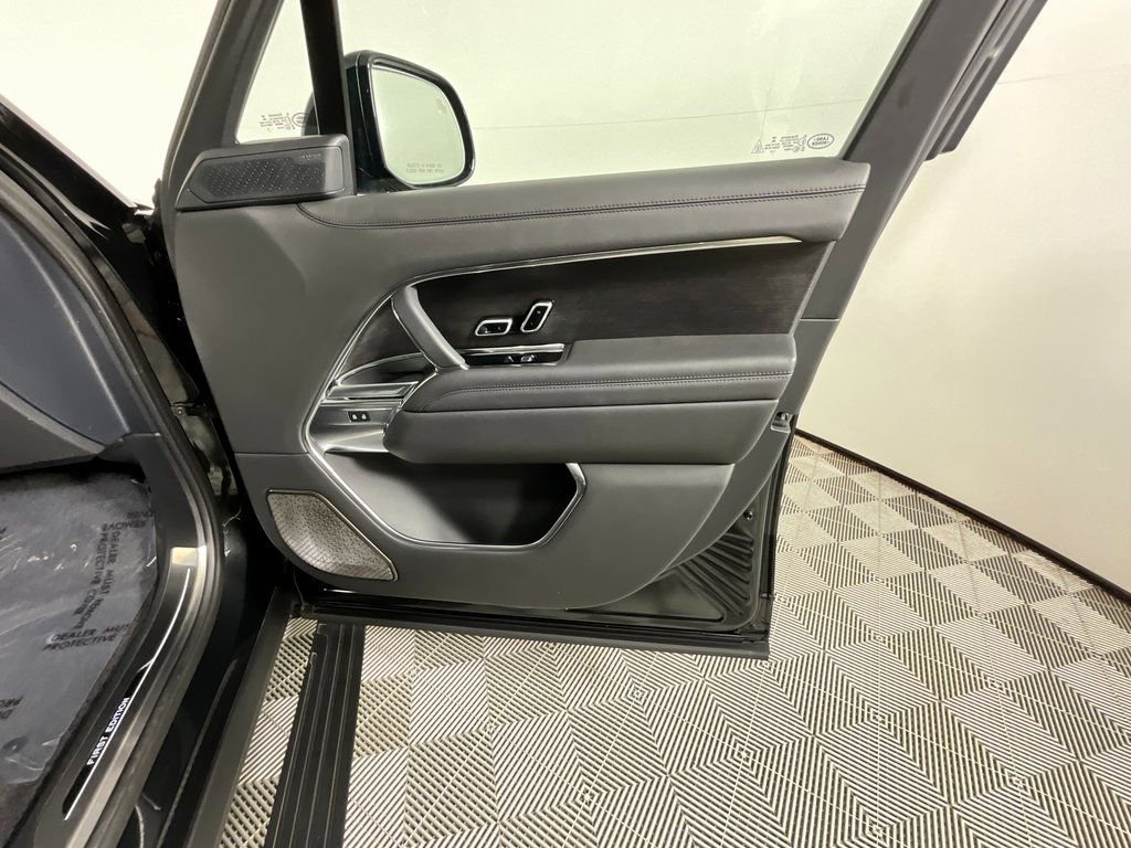 Used 2023 Land Rover Range Rover Long Wheelbase First Edition image 21