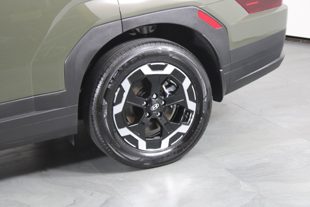 Certified 2025 Hyundai Santa Fe SEL FWD image 15