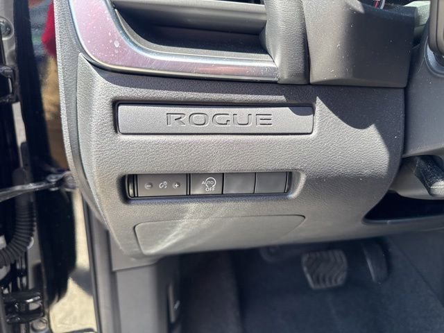 Used 2023 Nissan Rogue S AWD/4WD image 17