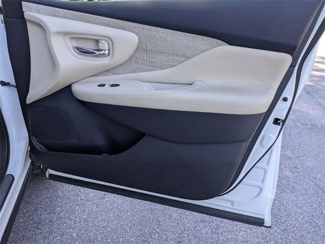Used 2023 Nissan Murano SV image 32
