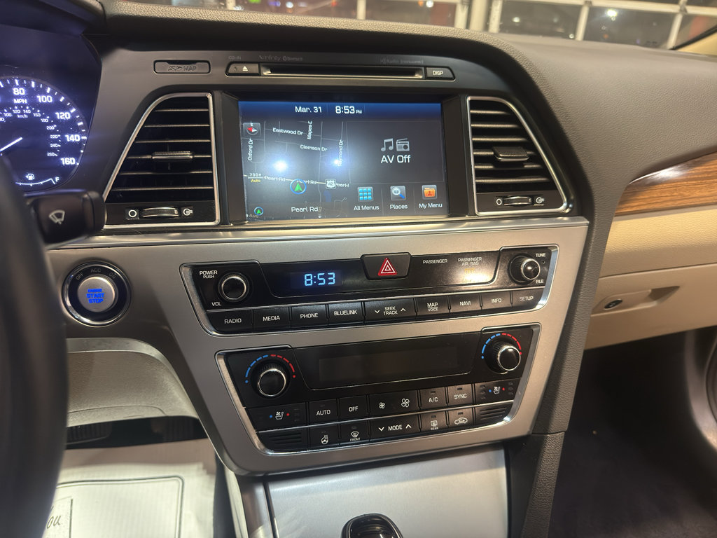 Used 2015 Hyundai Sonata Limited w/ Option Group 05 FWD image 19