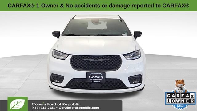 Used 2024 Chrysler Pacifica Select image 2