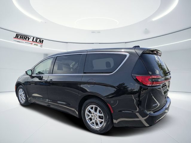Used 2023 Chrysler Pacifica Touring-L FWD image 5