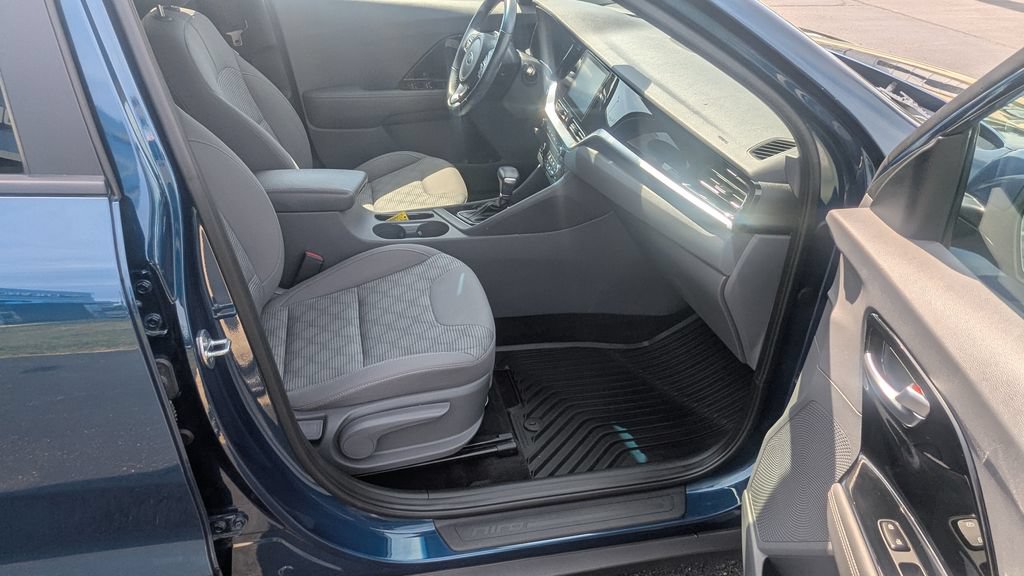 Used 2021 Kia Niro LXS FWD image 16