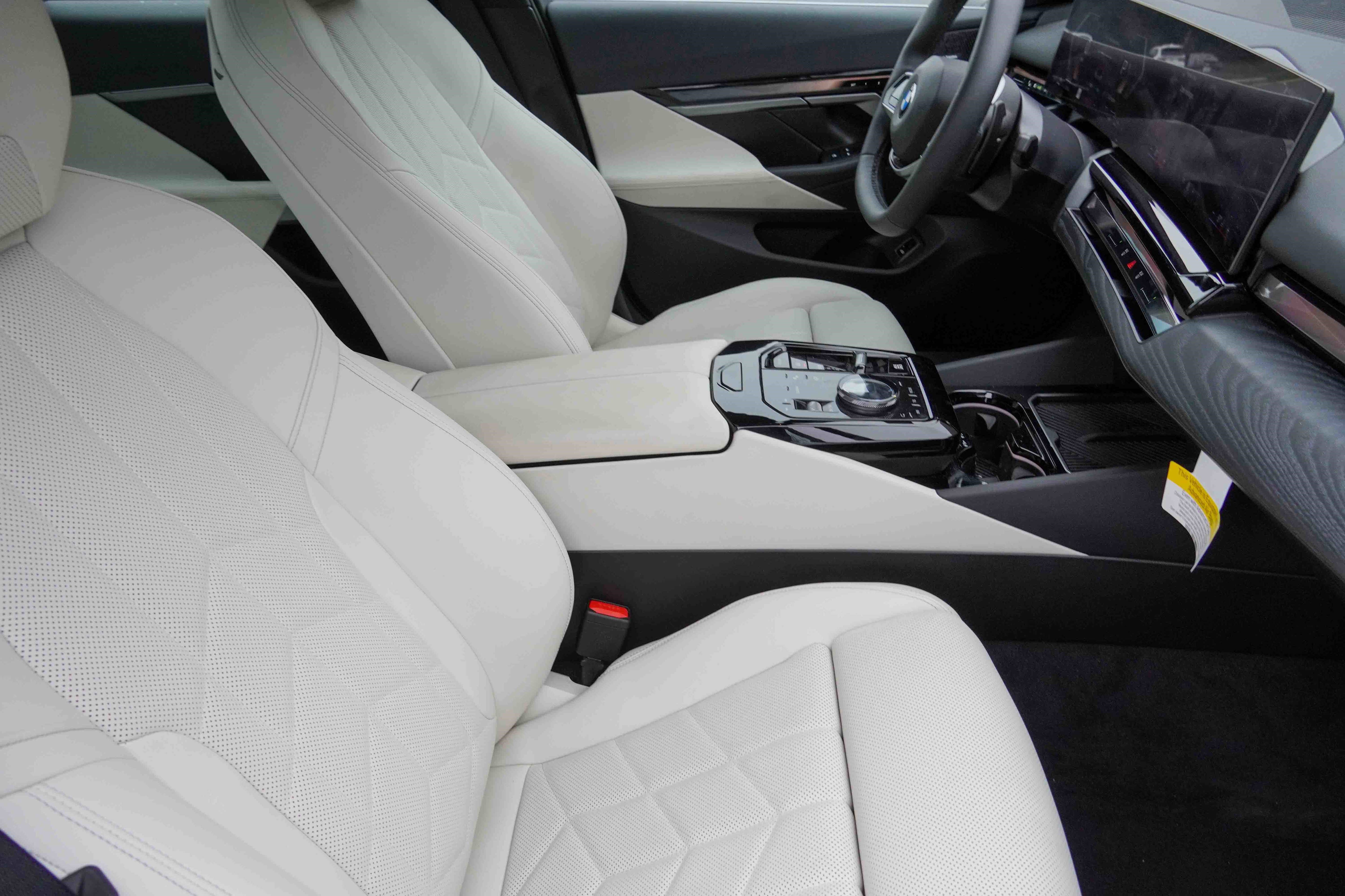 Certified 2025 BMW 540i xDrive 540i xDrive image 13