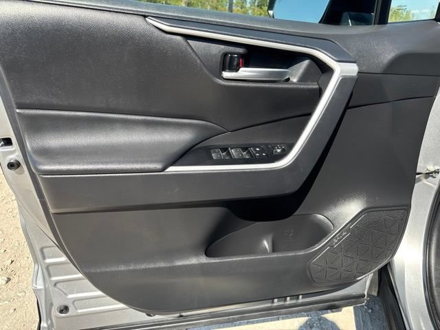Used 2025 Toyota RAV4 XLE AWD/4WD image 16