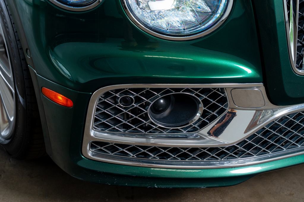 Used 2020 Bentley Flying Spur W12 image 20