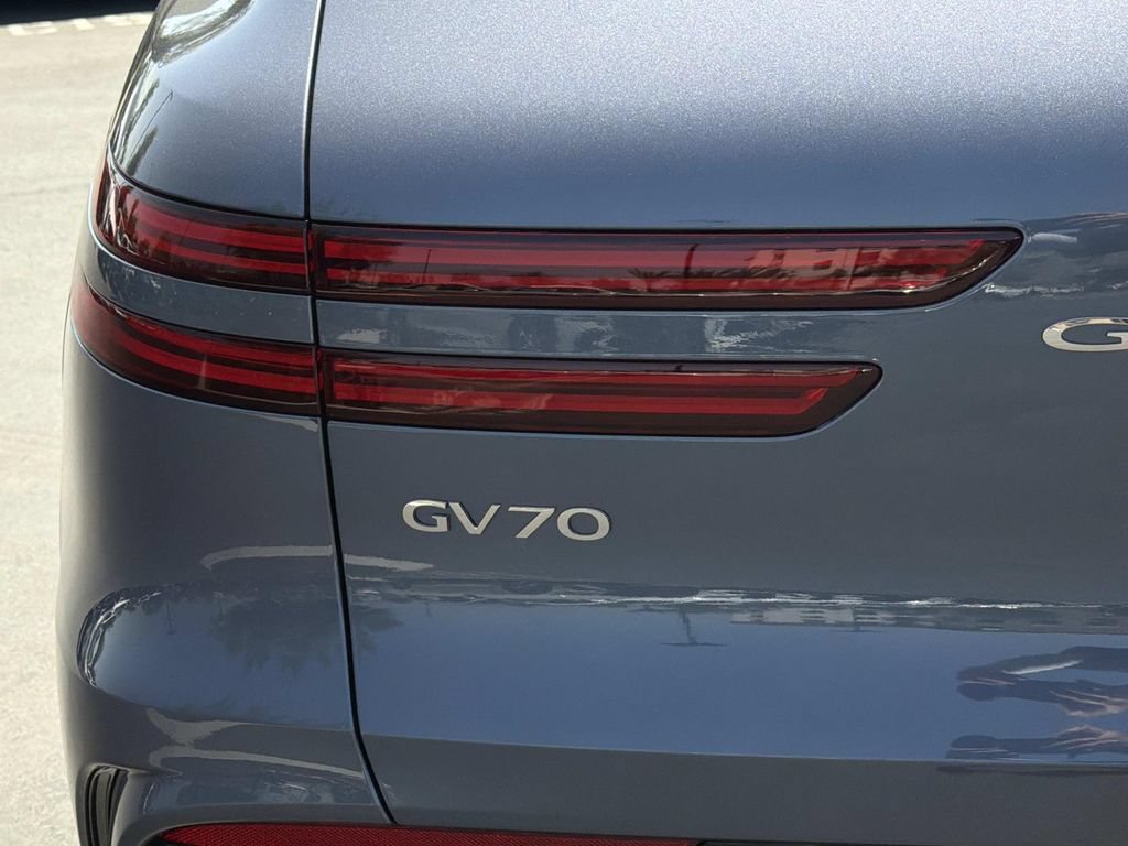 New 2026 Genesis GV70 2.5T Sport Prestige w/ G1 Accessory Package AWD/4WD image 15