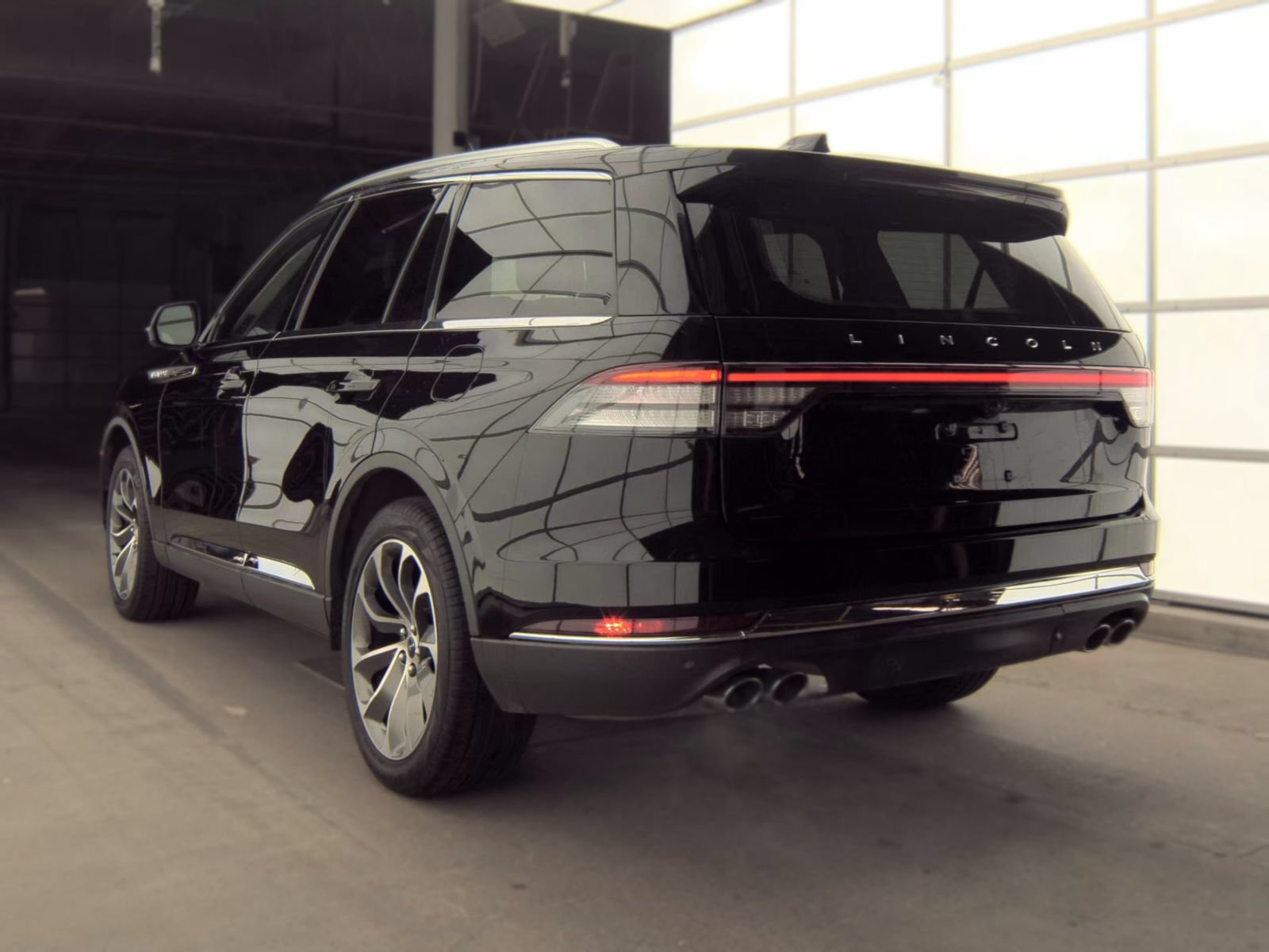 Used 2026 Lincoln Aviator AWD image 8