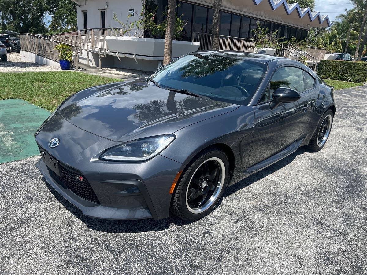 Used 2022 Toyota GR86 Premium w/ ALL Weather Mat Package (TMS) RWD image 2