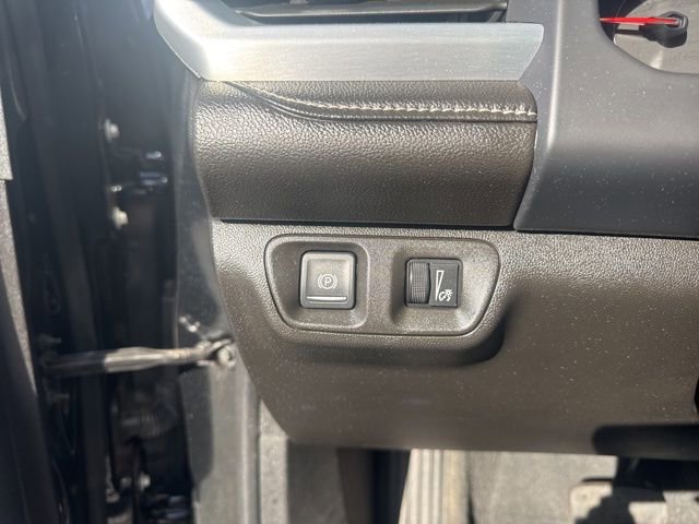 Used 2023 GMC Acadia SLT image 16