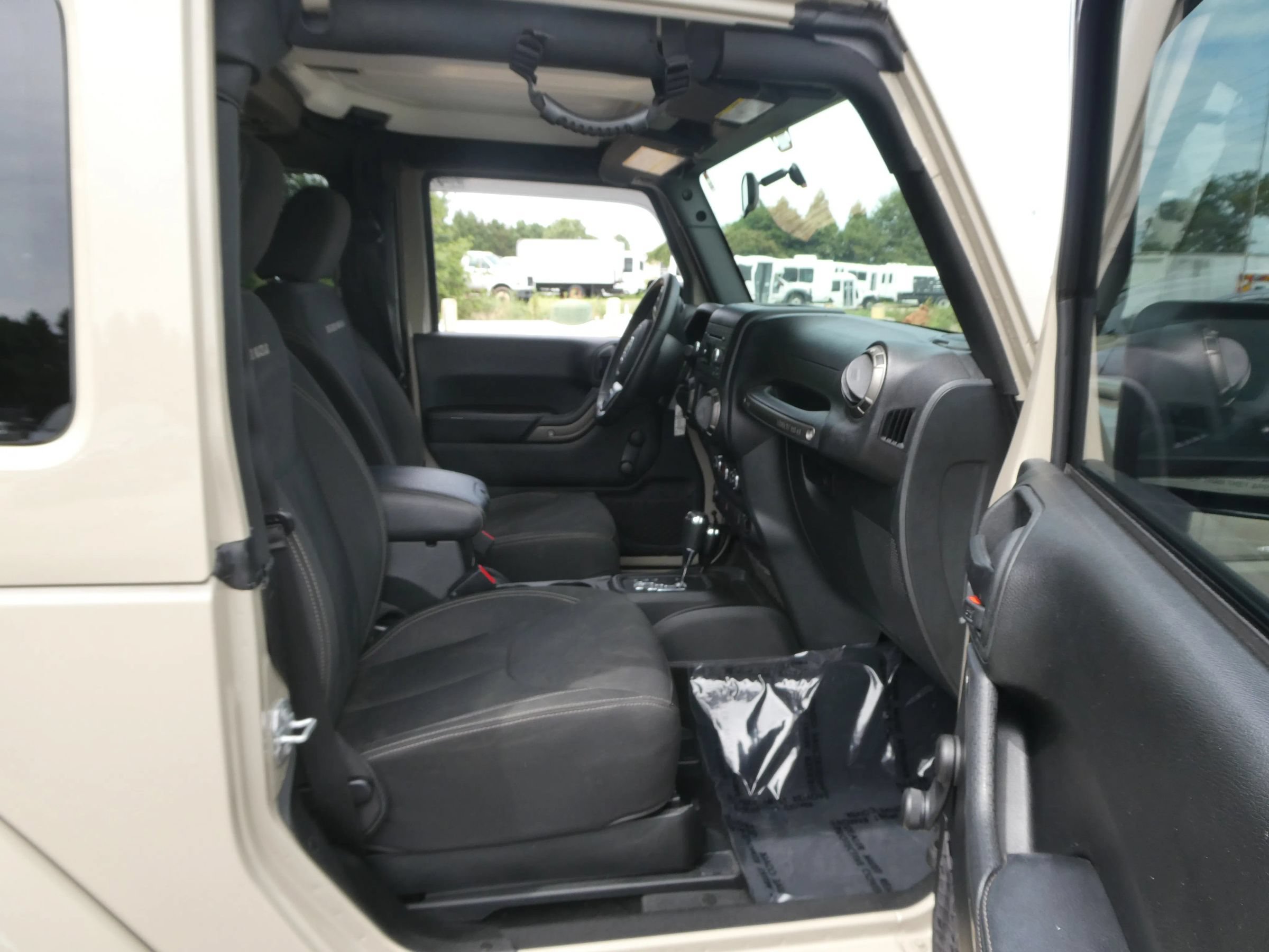 Used 2018 Jeep Wrangler Sport AWD/4WD image 22