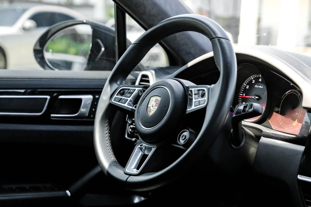 Used 2023 Porsche Cayenne Turbo AWD/4WD image 13
