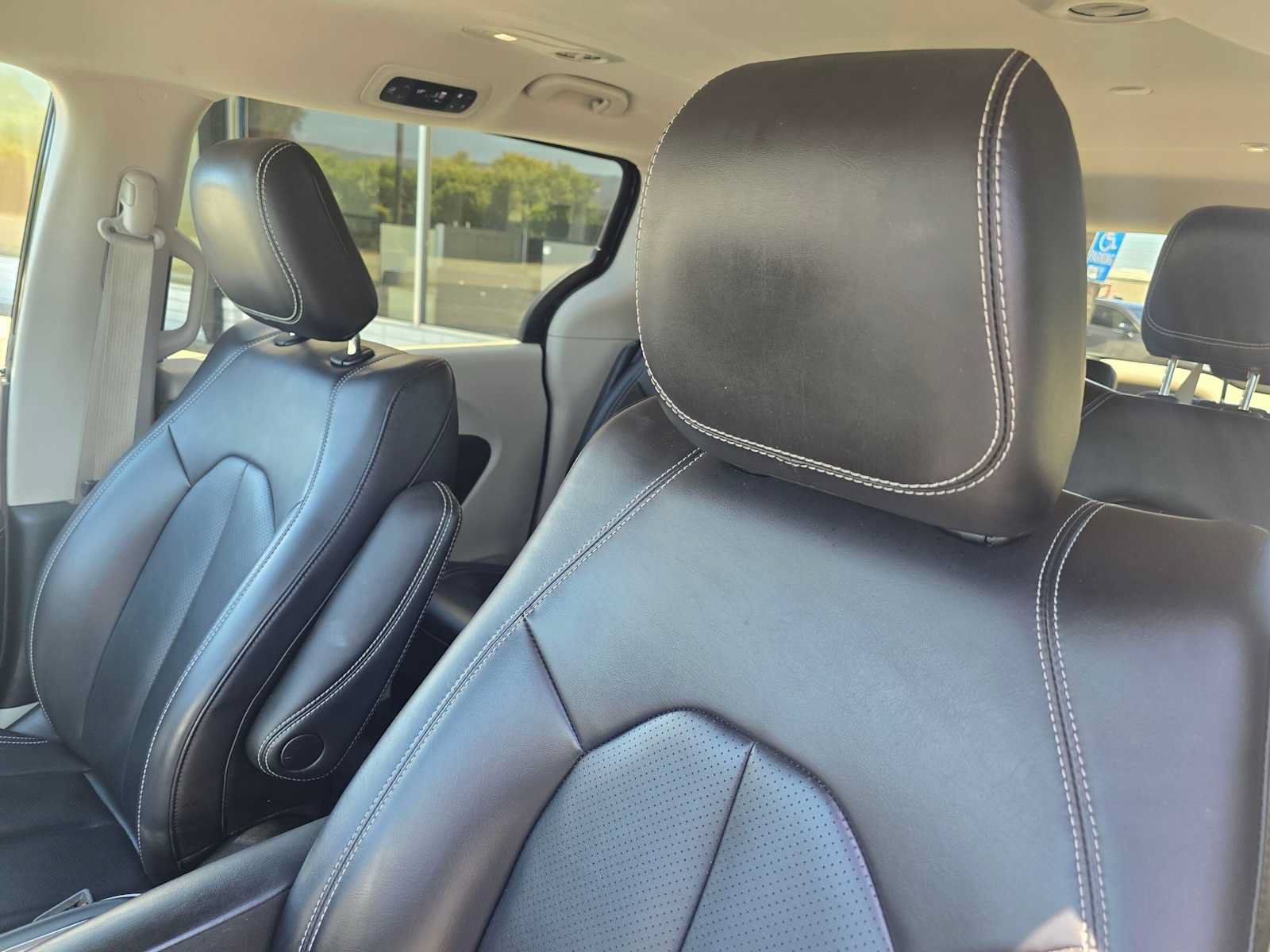 Used 2023 Chrysler Pacifica Touring-L FWD image 23